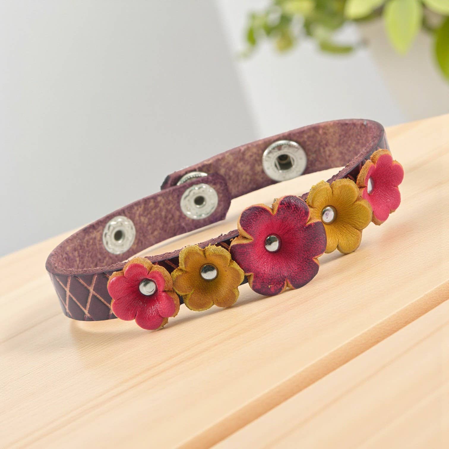 Sunflower Handmade leather inc - Wholesale Bangle Bracelet - Handmade Leather Flower Bracelet - BR0162
