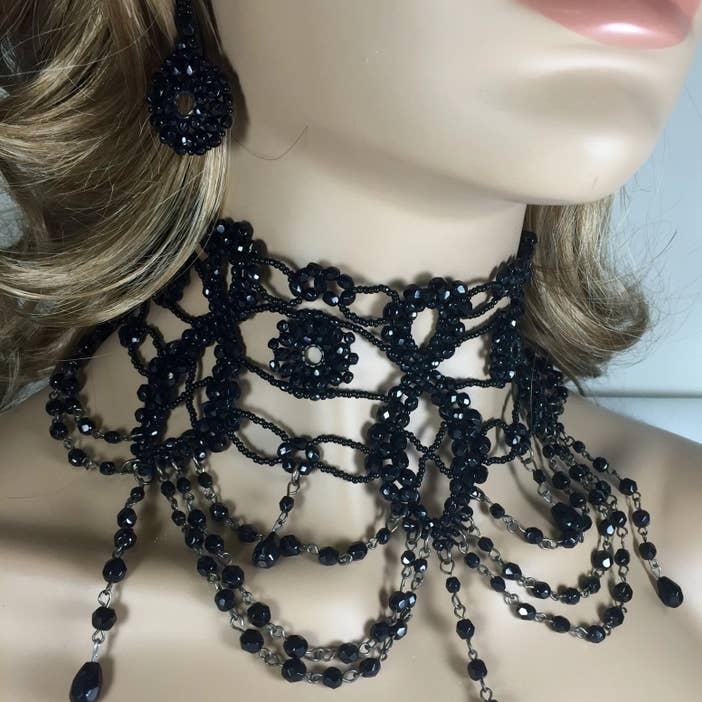 Conjunto Colar Gargantilha de Fixação Artesanal Gothic Preto por atacado de BEADS CORNER