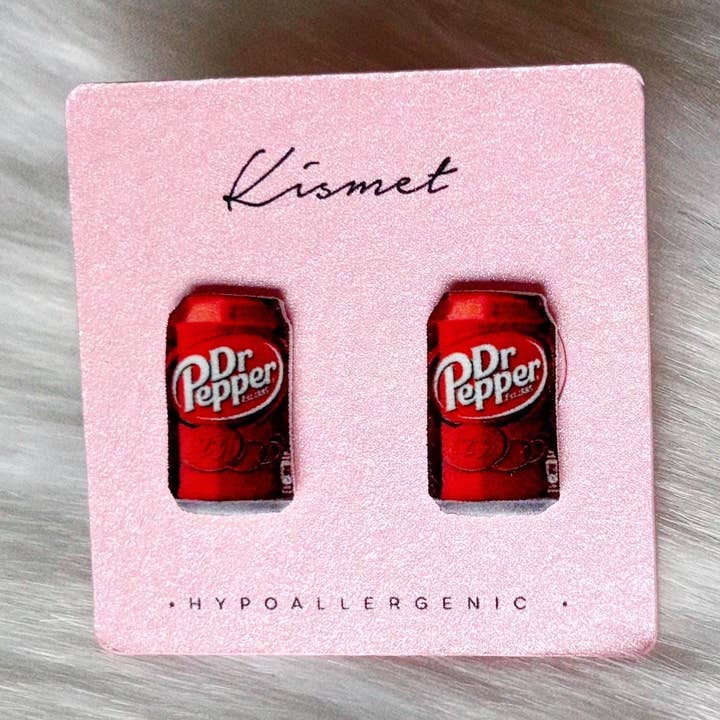 Brincos Dr. Pepper por atacado de Kismet Showroom