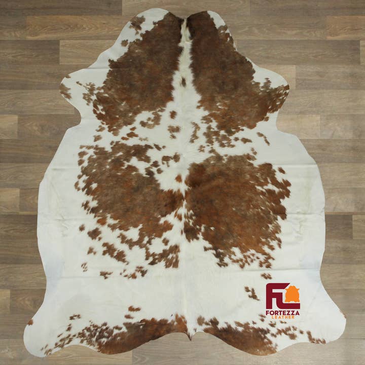 Tapis en peau de vache exotique (Taille 6'5'' x 7'0'') A060 pour la vente par Fortezza Leather