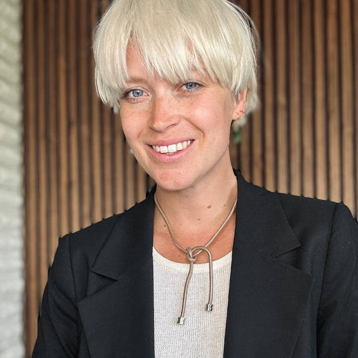 Lena Halsband Bronzo per la vendita all'ingrosso da parte di 7East