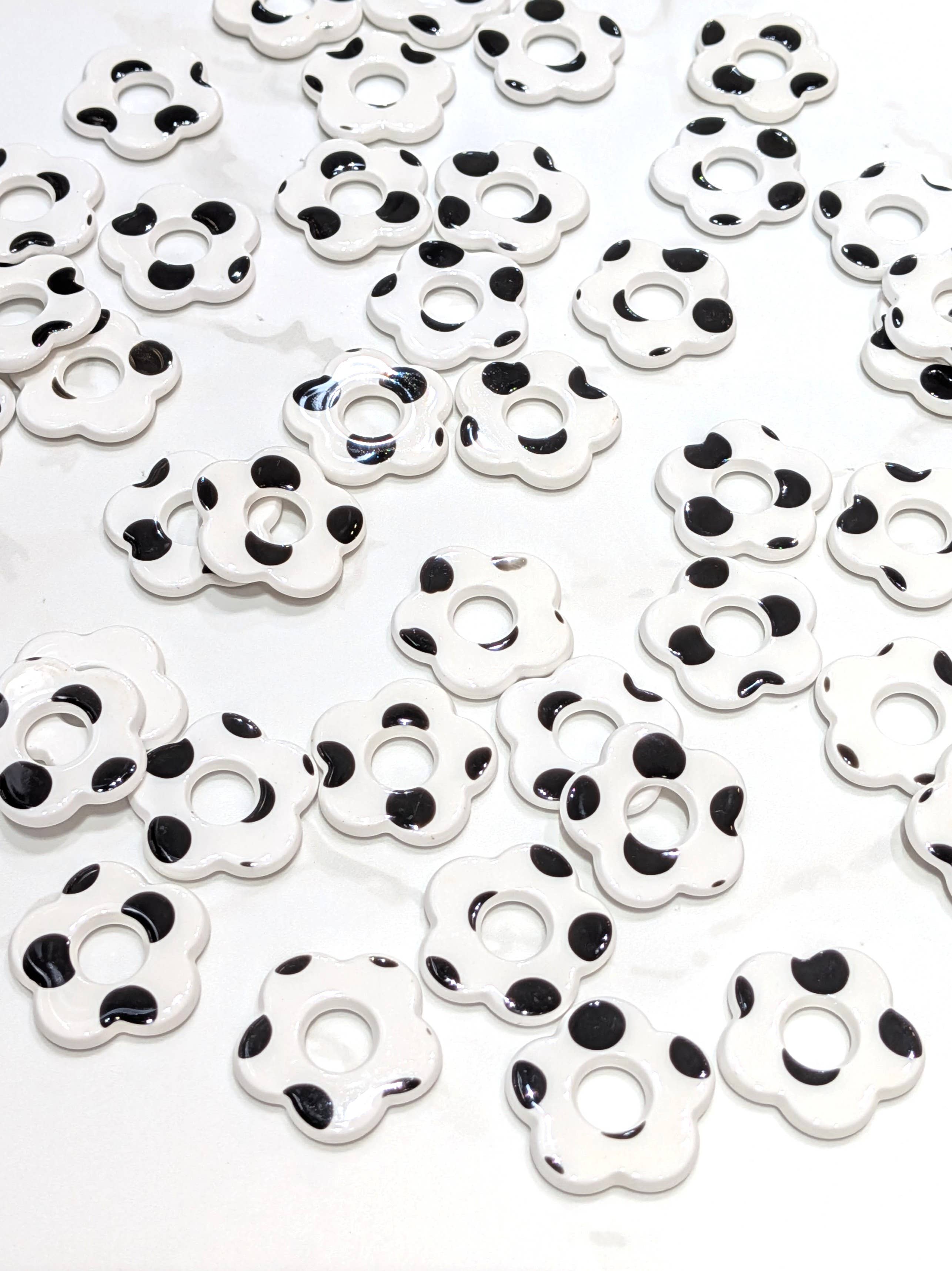 LOLO & YAYA – wholesale Emergency response charm – Flower pendant 2cm, 1.5O euros / u29