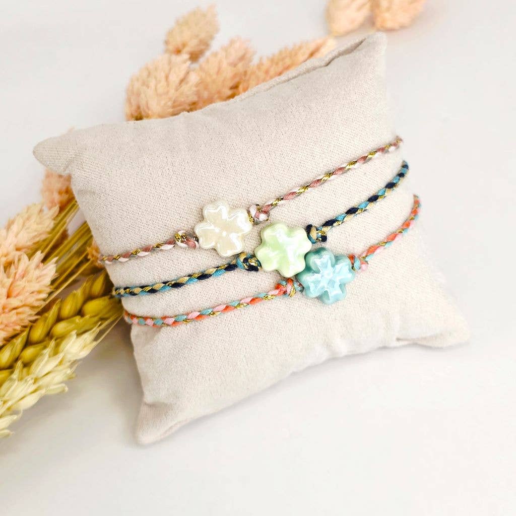 Ibiza Boutique - Wholesale Woven/Braided Bracelet - Four-leaf clover bracelet white1