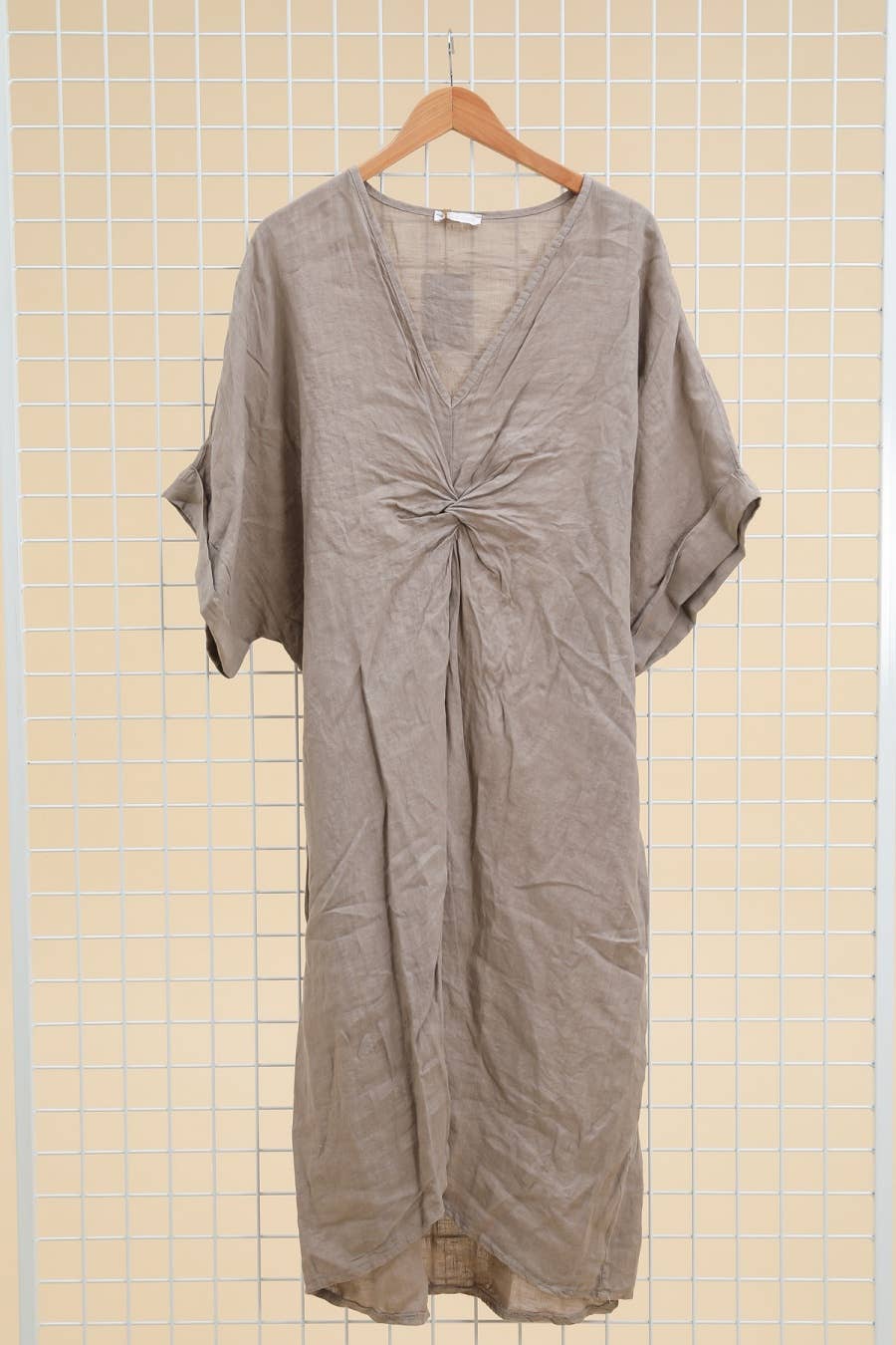 Lea & Luc - Grandes Tailles - Wholesale Dress - Women's - Plus size linen dress V neckline SKU 79092