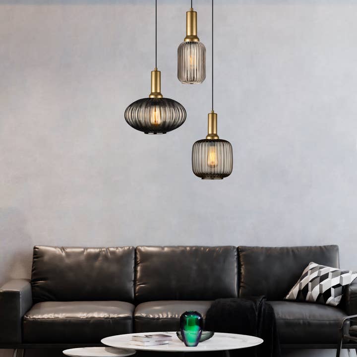 Vidrio acanalado gris ahumado de mediados de siglo moderno en 3 formas diferentes, opciones ámbar-transparente-leche, ranuras verticales simétricas, detalles personalizados en la luminaria. y otras tendencias de Resultados para leche para hostelería al por mayor. Devoluciones gratuitas y condiciones de pago a 60 días en Faire en Faire.