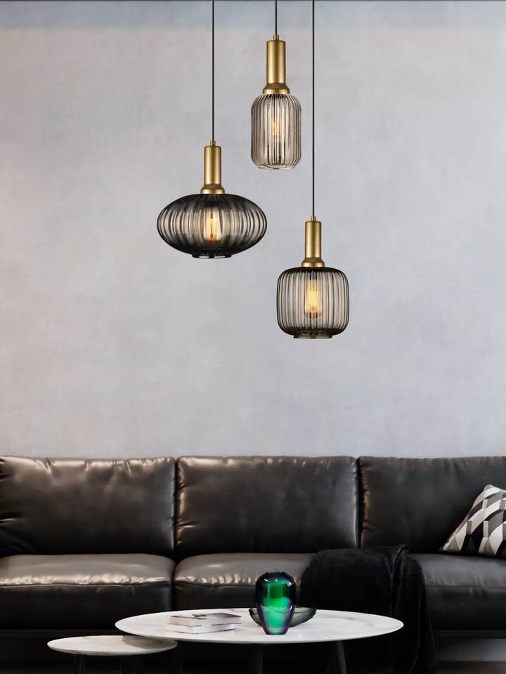 Vidro canelado cinzento fumado de meados do século moderno em 3 formas diferentes, opções âmbar-transparente-leite, ranhuras verticais simétricas, detalhes personalizados de luminária. por atacado de Eclipse Lighting