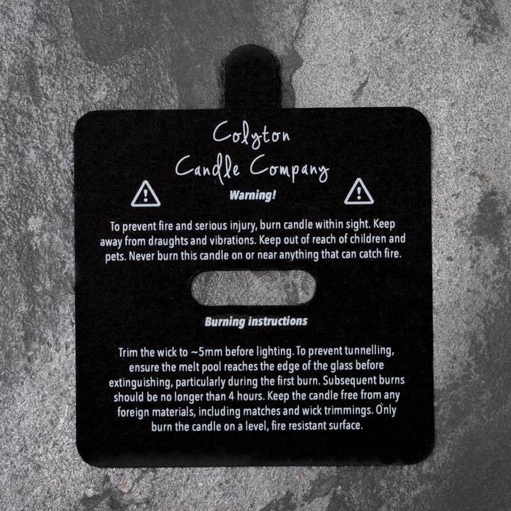 Coperture antipolvere quadrate con candela nera stampata personalizzata - con logo/nome dell'azienda, per stoppino in legno per la vendita all'ingrosso da parte di Fernery Designs