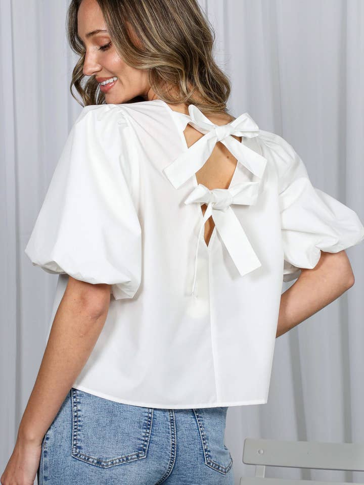 Haut Blouse à Manches Bouffantes avec Dos en V et Détail de 2 Nœuds VT82621 pour la vente par Vine & Love