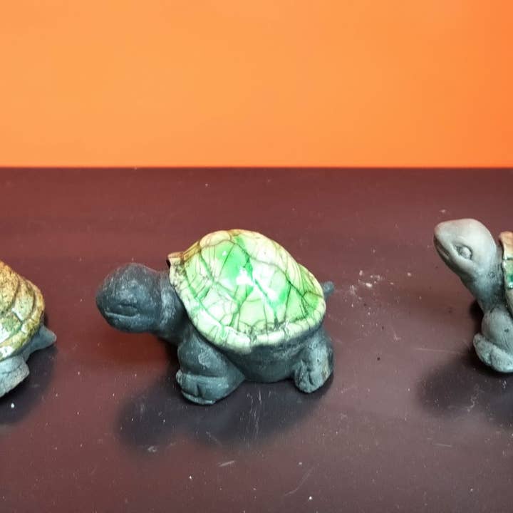 Small land turtles for wholesale by Isabelle Bedel - Sculpture Raku