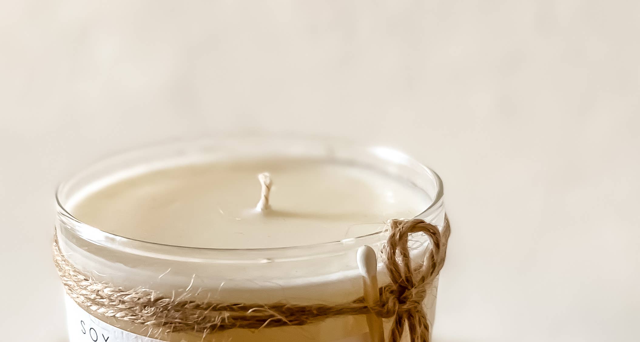 Soy Into You® – Großhandel Kerze im Glas / gefüllte Kerze – Aufmunternde Duftkerze im Glas, 100% Soja, Lavendel und Patschuli1