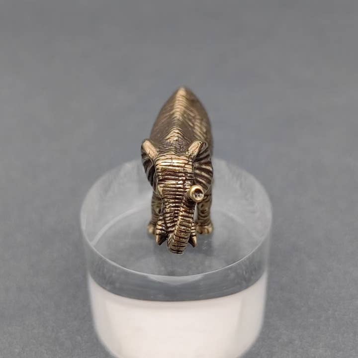 Mio Queena - Wholesale Decoratief beeldje - Messing olifantenbeeldje voor op bureau6