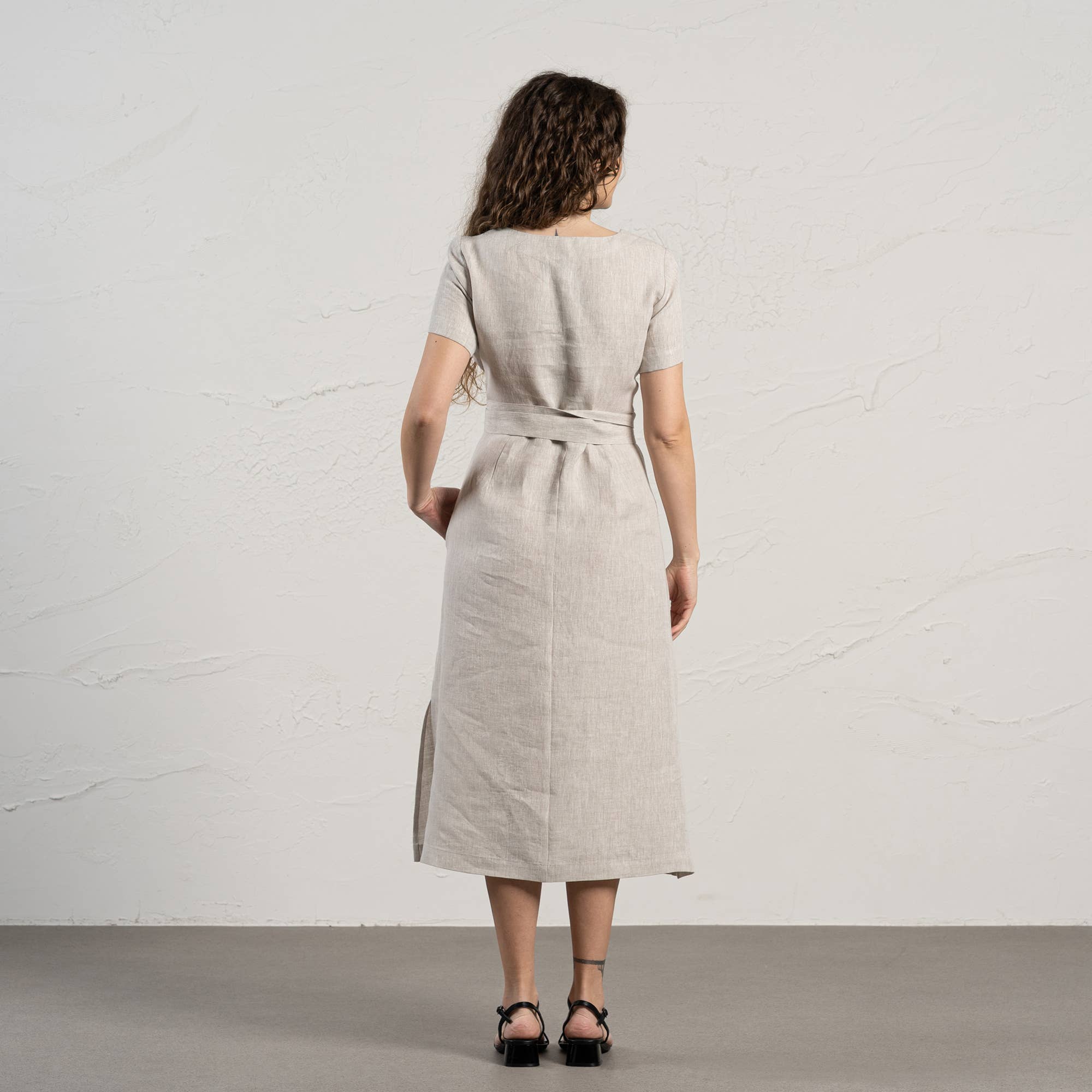 menique - Vente Robe – femme - Robe portefeuille en lin Milly - Manches courtes avec ceinture noeud pour l'été12