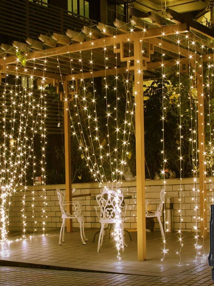 300 LED Gardinsolarlampor Blinkande Läge - Lång Brinntid - Wa för wholesale av Perfect Holiday