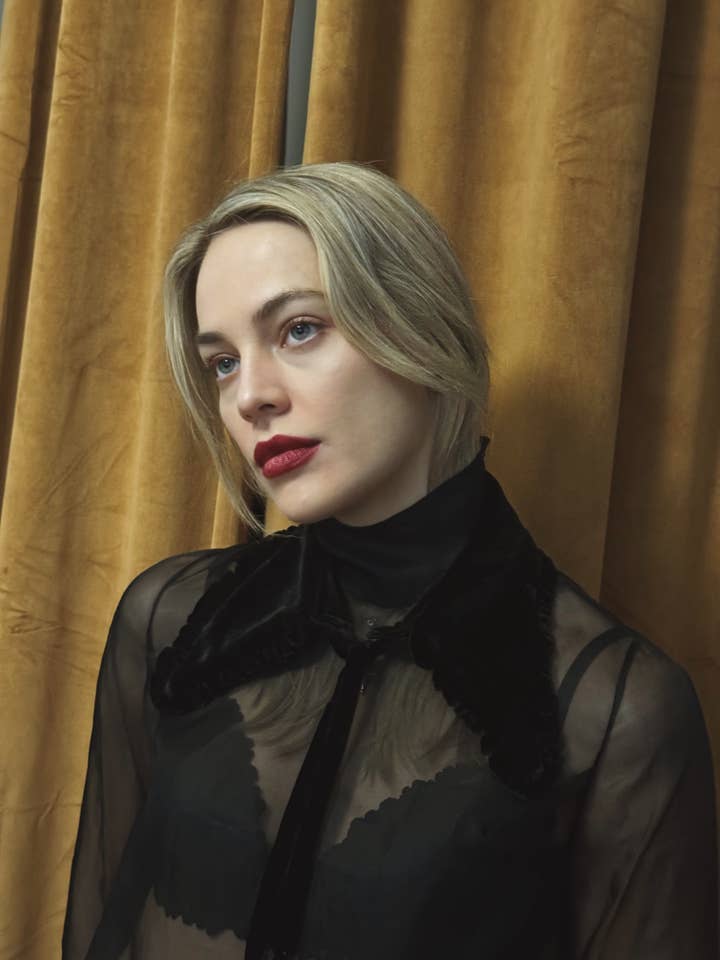 Jasmine Chong - Wholesale Fur/Faux Fur Coat - Women's - Winchester Velvet Collar6