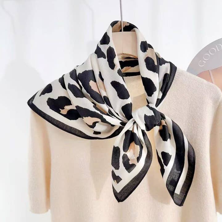 COSMOS - Wholesale Scarf - Women's - Chic Urban Elegance Leopard Scarf 70x700