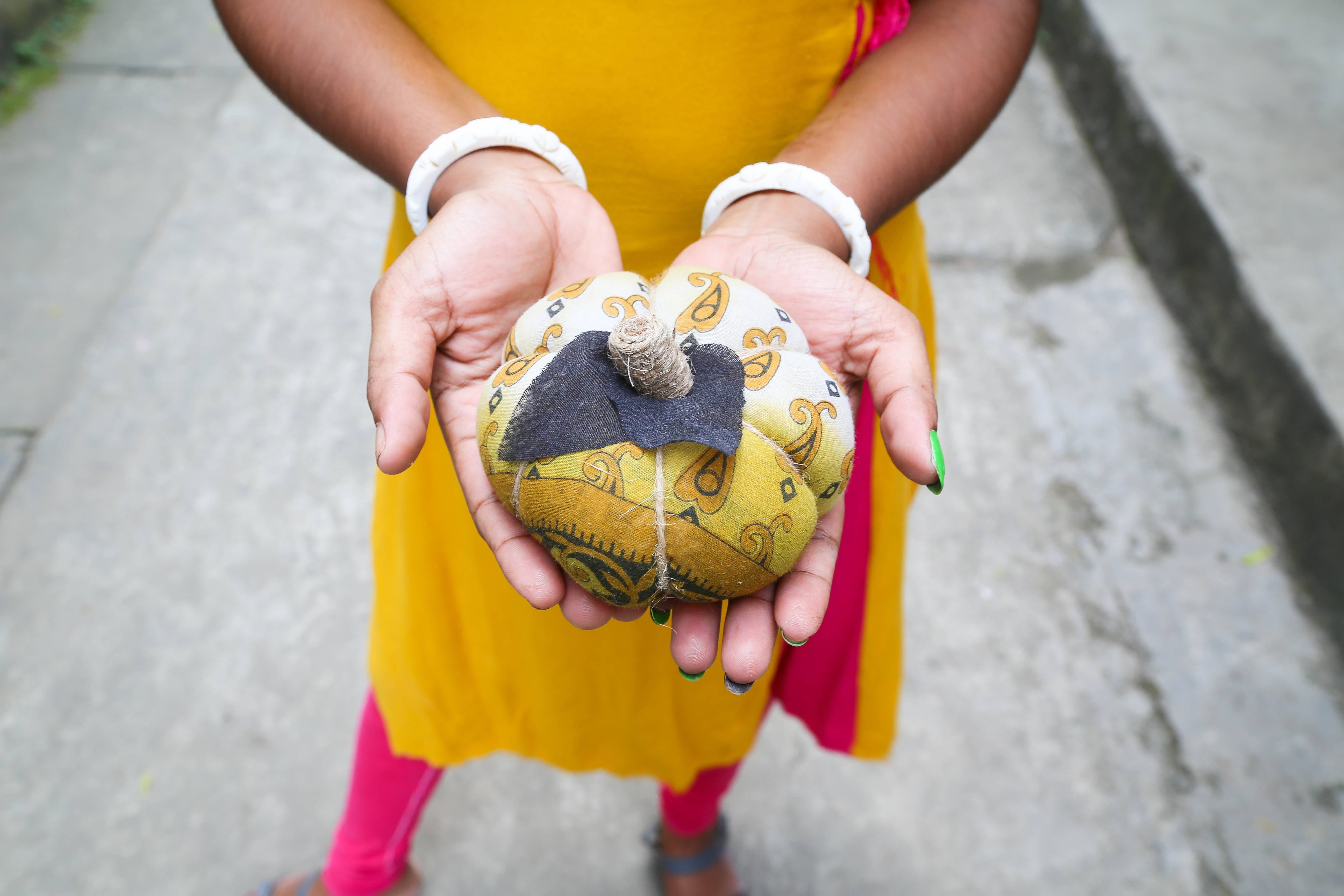 Asha Project - Wholesale Decorative Tabletop Object - Saree Pumpkin | Medium4