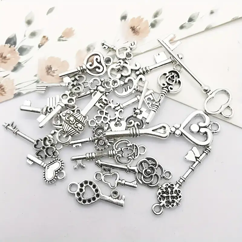 Magnifique Hearts - Wholesale Craft Supplies - Vintage Silver Colored Keys, Jewelry Making Craft Supplies1