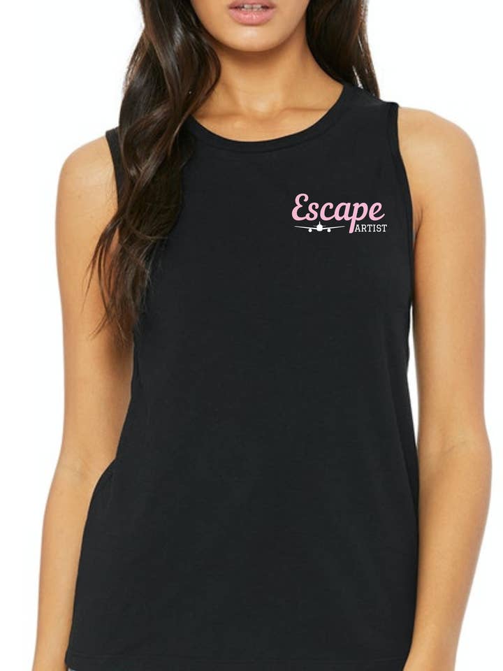 Camiseta sin mangas con espalda cruzada «Escape Artist» para mujer para venta al por mayor de Four Boys of Summer LLC