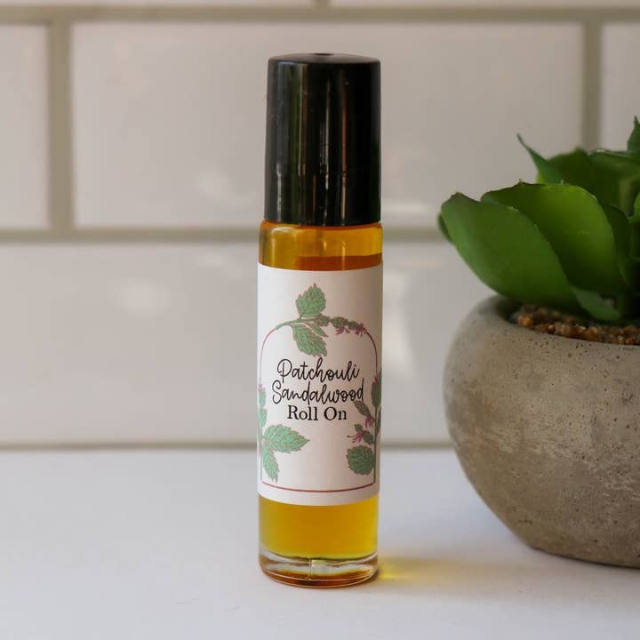 Parfum Patchouli en bois de santal à rouler pour la vente par Patchouli Garden