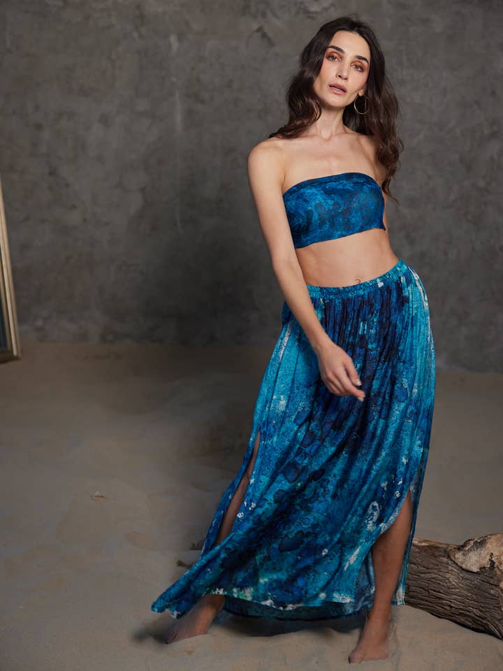 Blå nederdel med slidser for engroshandel hos Mona Fares