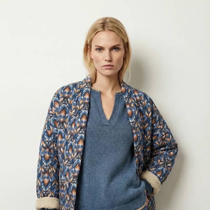 Mimi & Gogo - Wholesale Jas - Dames - Gewatteerde jas van bedrukt katoengaas @53315_VeMat2Impri1