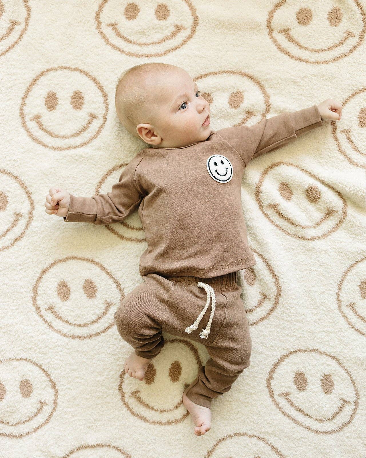 Lucky Panda Kids - Wholesale Bedding Blanket - Kids & Baby - Smiley Fuzzy Blanket | Latte9
