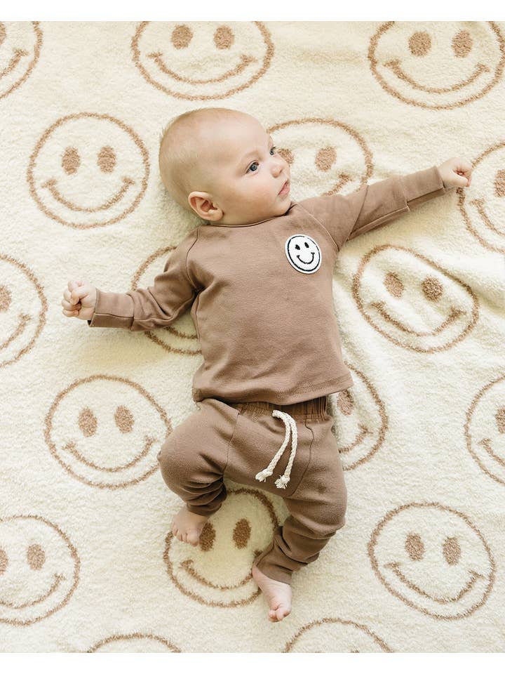 Lucky Panda Kids - Wholesale Bedding Blanket - Kids & Baby - Smiley Fuzzy Blanket | Latte9