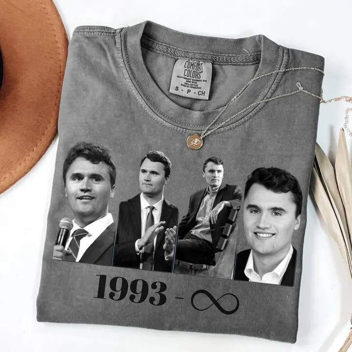 Comfort Colors Charlie Kirk 1993 T-shirt, Pull politique pour la vente par ClevorFit