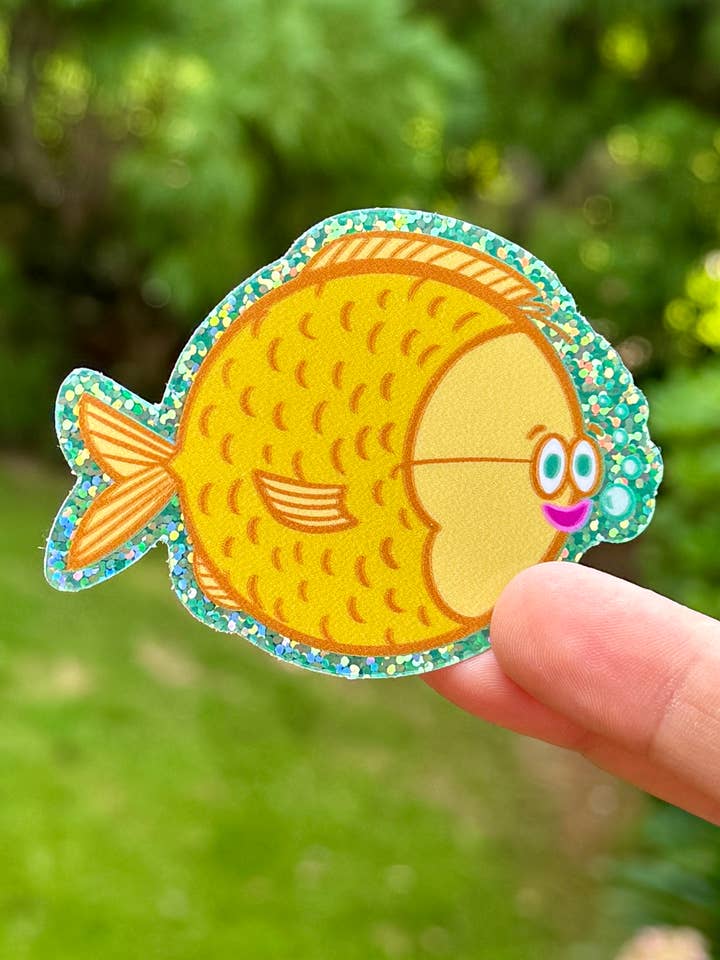 Goldie le poisson {autocollant} pour la vente par Uncle Dunc's Sticker Shoppe