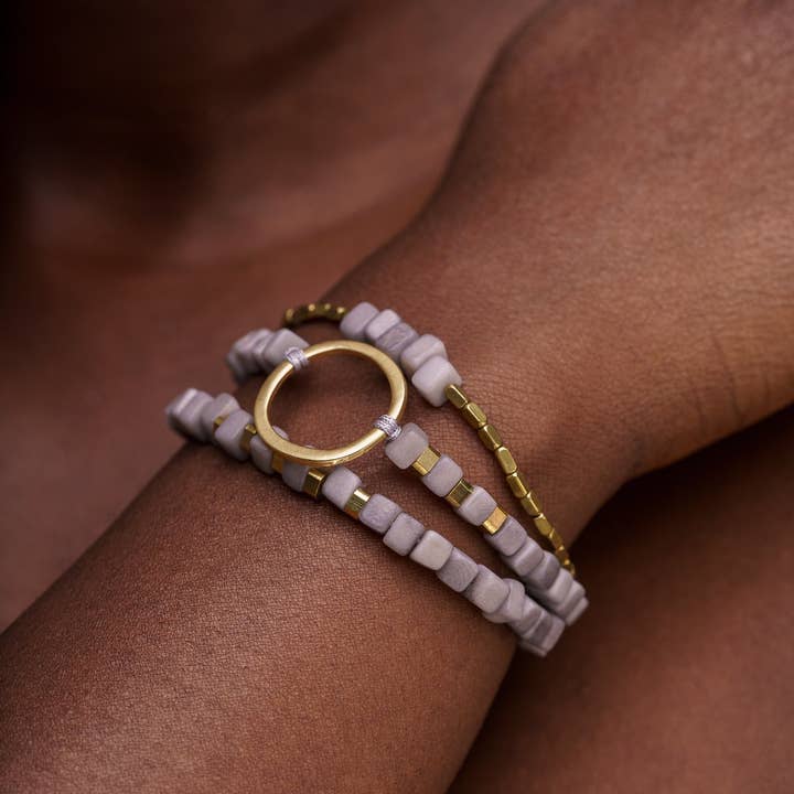 Pretty Pink Eco-Jewellery – wholesale Beaded bracelet – Dainty Triple Tagua Bracelet - Grey1