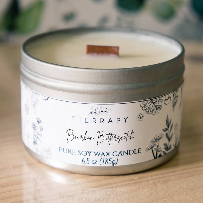 Bougie en boîte métallique de 184 g avec mèche en bois crépitante, durée de combustion de 30 heures pour la vente par Tierrapy Soaps