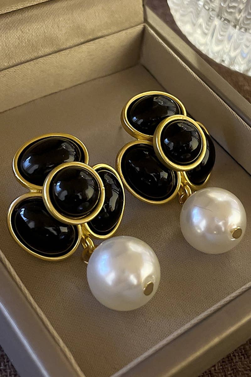 BLACK FLOWER DANGLE EARRINGS_CWAJE0313 for wholesale on Faire2