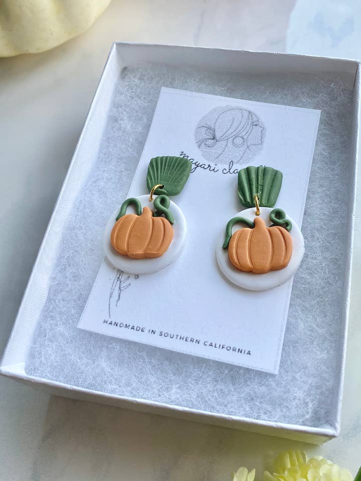 Pumpkin Patch | Boucles d'oreilles boho neutres en argile polymère pour la vente par Mayari Clay Co.