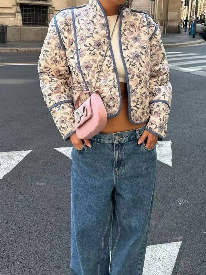 Veste courte matelassée à fleurs pour la vente par Jiawaknitart