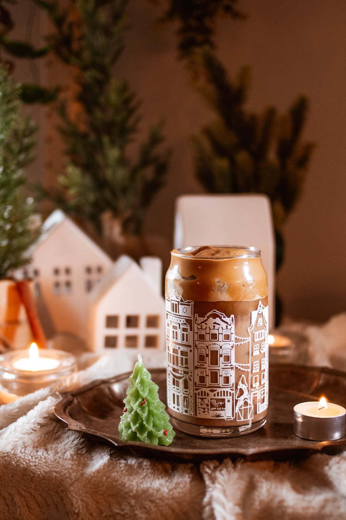 Cheerware – wholesale Dricksglas och koppar – Winter Village 16 oz Can Glass | bokhandel, bageri & café3