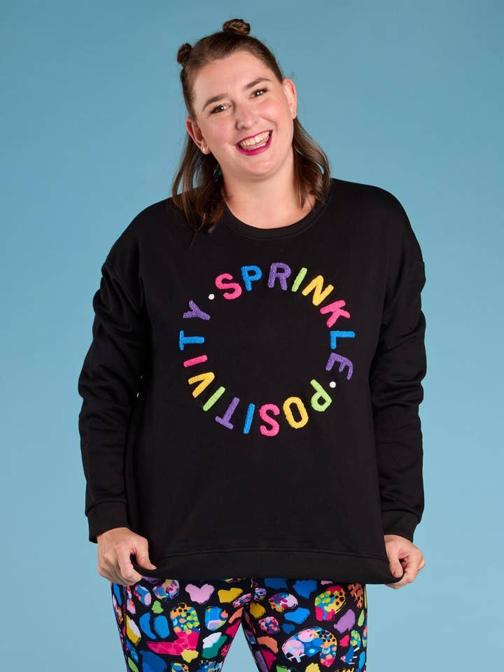 Sprinkle Positivity Sweatshirt aus Bio-Baumwolle - Tiefschwarz für den Großhandel von Mama Movement