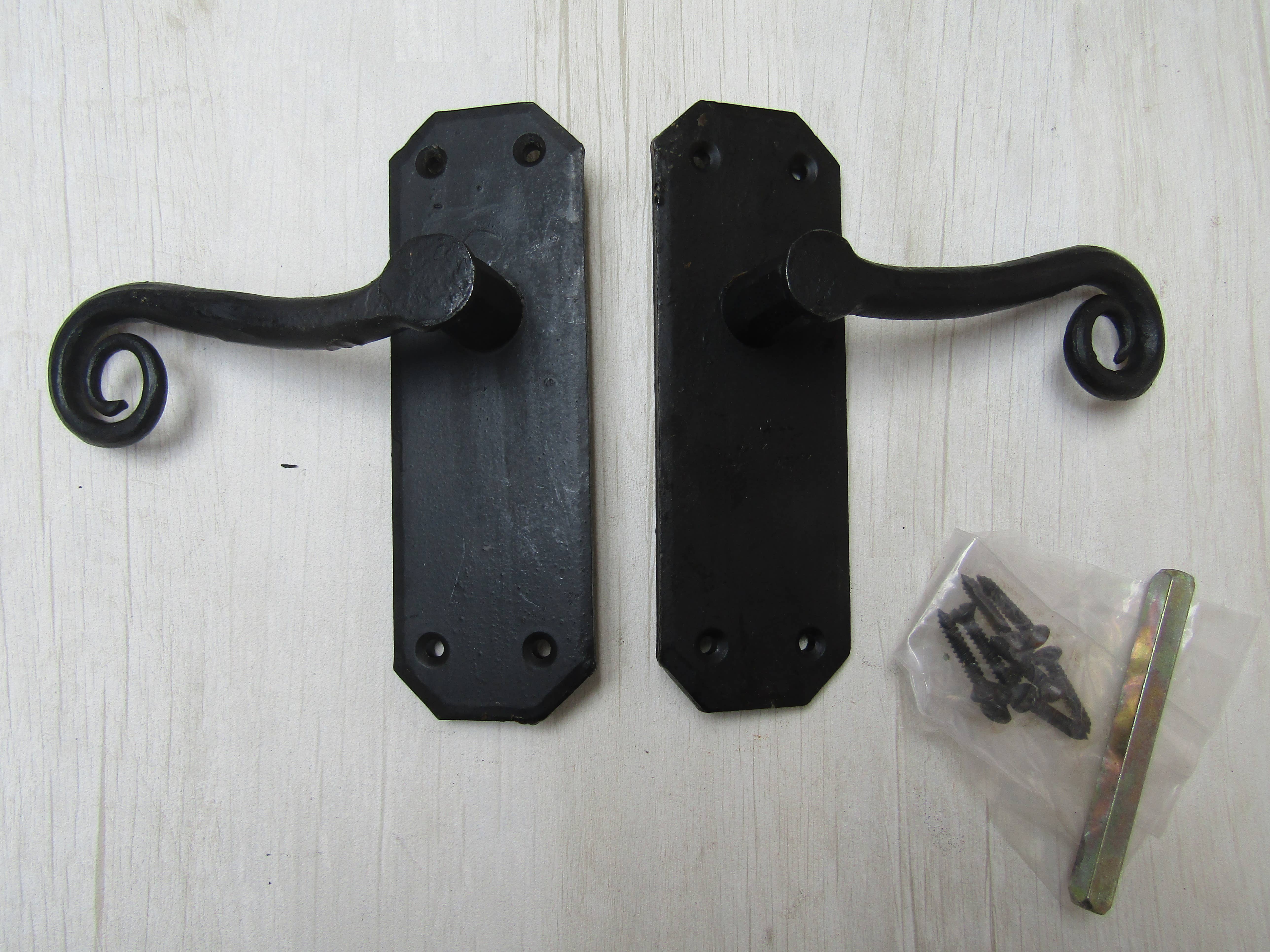 IronmongeryWorld – wholesale Knob/pull – Curly Lever Mortice Latch Door Handles black wax0