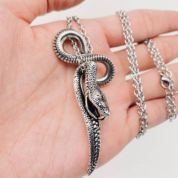 Mio Queena – Engroshandel Halskæde med vedhæng – Kæmpe slange kombination slange skala vedhæng halskæde