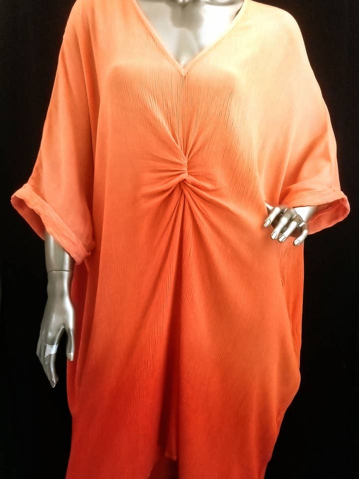 Kjole med skygge i blodappelsin-gradient for engroshandel hos ALTER EGO