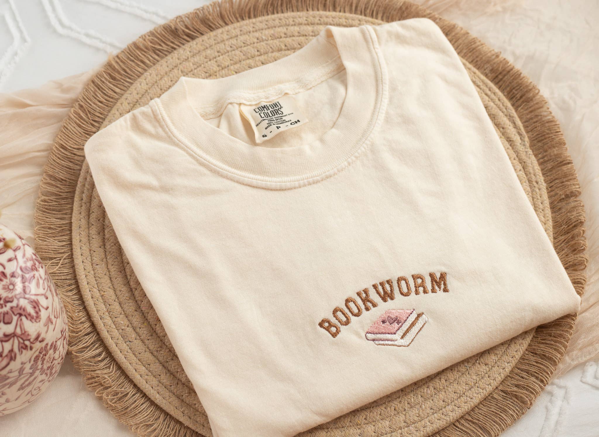 Nunu's Studio - Wholesale T-Shirt - Unisex - Embroidered Bookworm & Book Lover T-Shirts and Gifts4