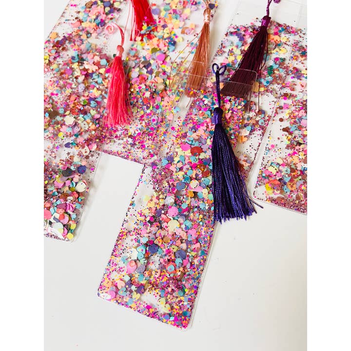 Coloring Home - Wholesale Bookmark - Valentine’s Day Heart Glitter Shaker Bookmark4