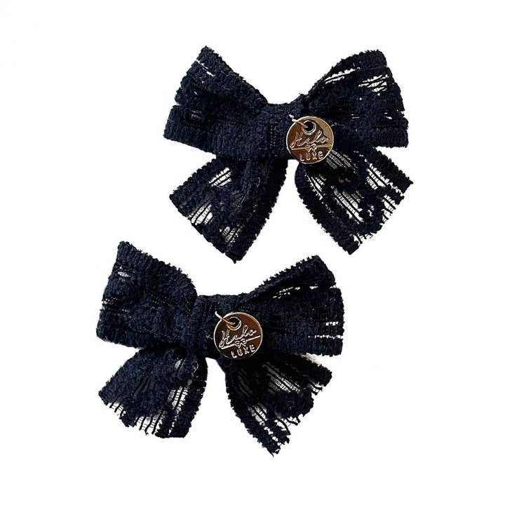 Nœud en tricot de dentelle Isla Double Clip Bleu marine pour la vente par Halo Luxe