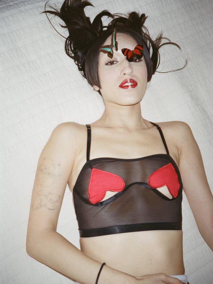 Laat Me Je Liefhebben Bralette In Zwart voor wholesale door The End Lingerie