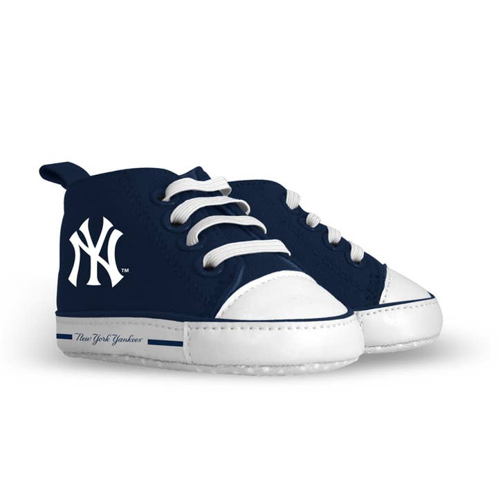 Masterpieces Puzzles - Wholesale Clothing Set - Baby - New York Yankees - 2-Piece Baby Gift Set