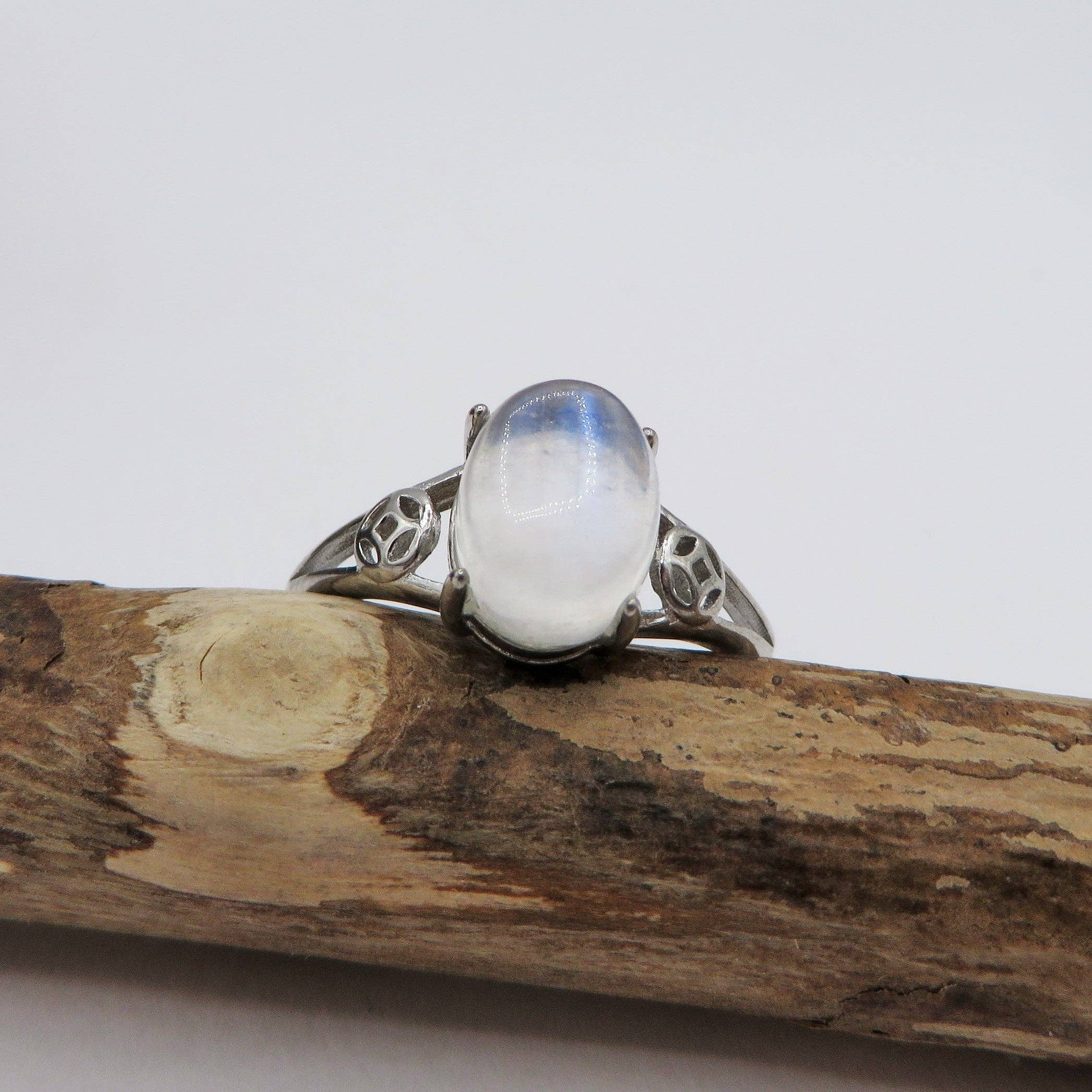 BOHEMIAN DEVA ~ Anello regolabile in Pietra di Luna - MoonStone naturale for wholesale on Faire3