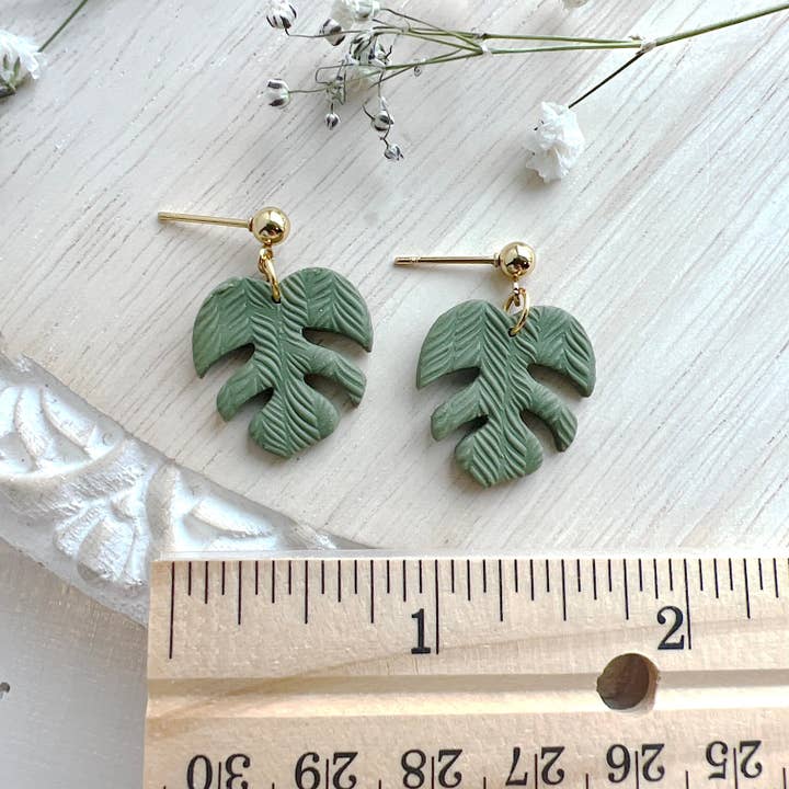 Courage & Calling - Wholesale Dangle Earrings - Monstera Leaf Dangles1