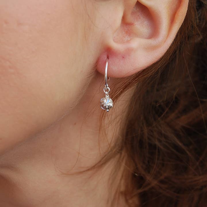 Yneda Jewels - Vendita all'ingrosso Orecchini a cerchio - Orecchini a cerchio in argento sterling con sfere.3