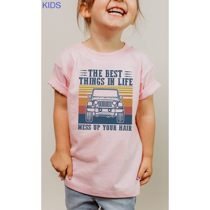 T-shirt graphique Best Things Mess Up Hair Jeep pour enfants pour la vente par Kids By Kissed Apparel