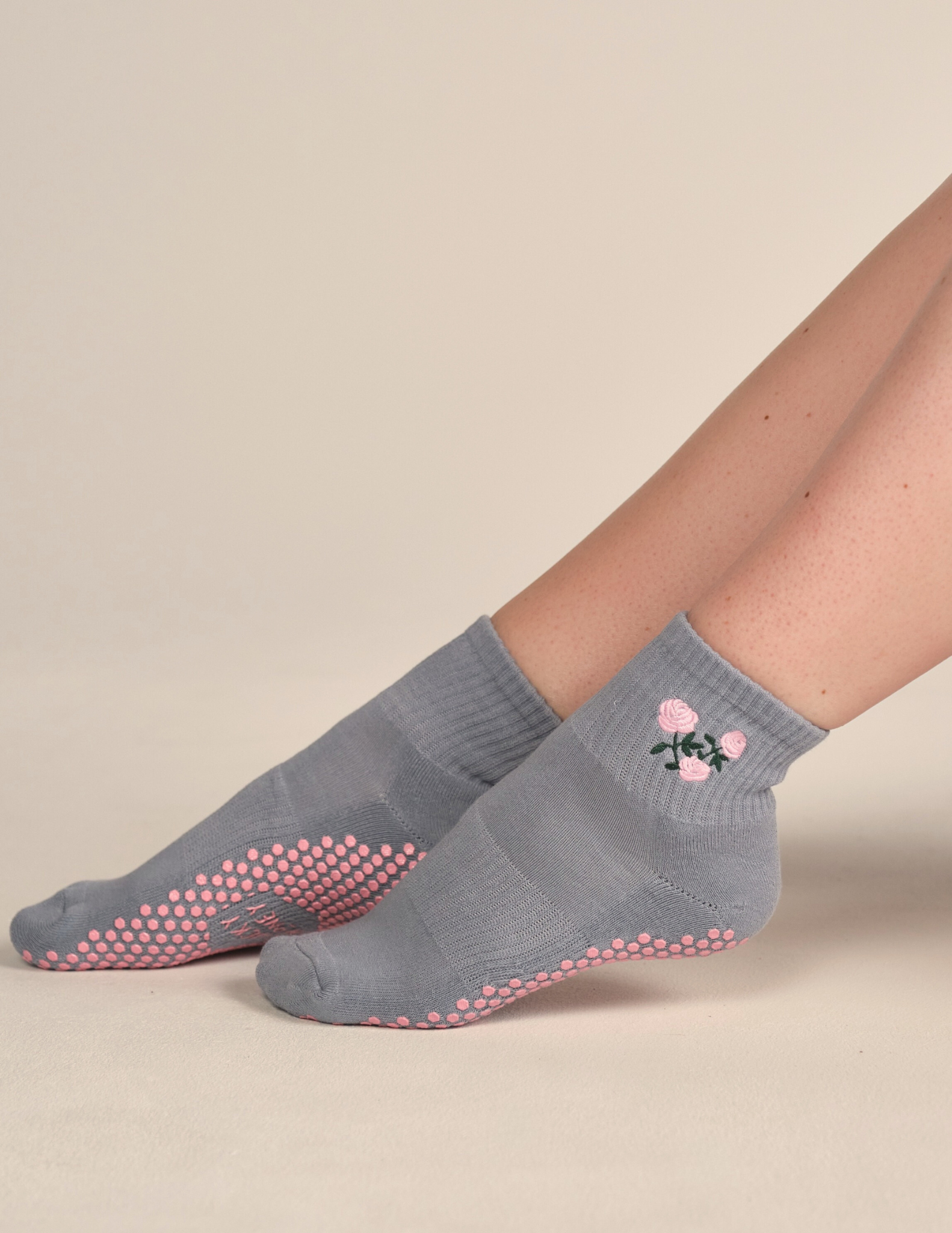 LUCKY HONEY - Wholesale Socks - Women's - The Harlow Grip Sock41