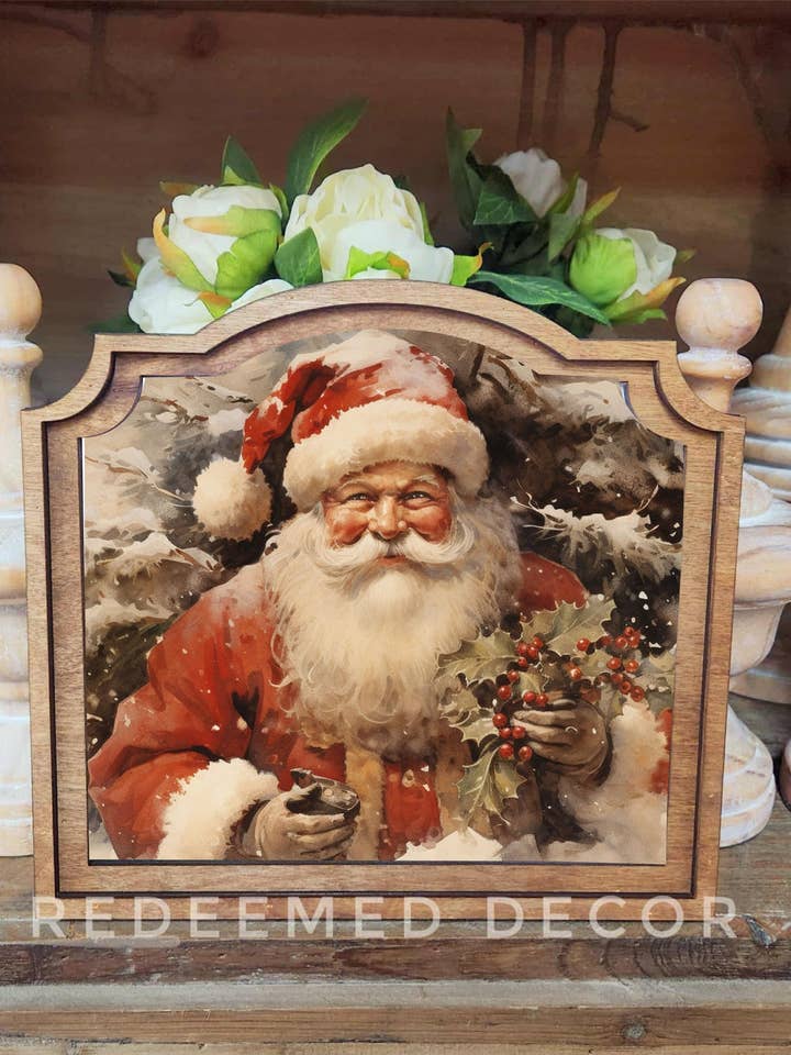 Provinsiell tomte med järnek i inramad konst för wholesale av Redeemed Decor